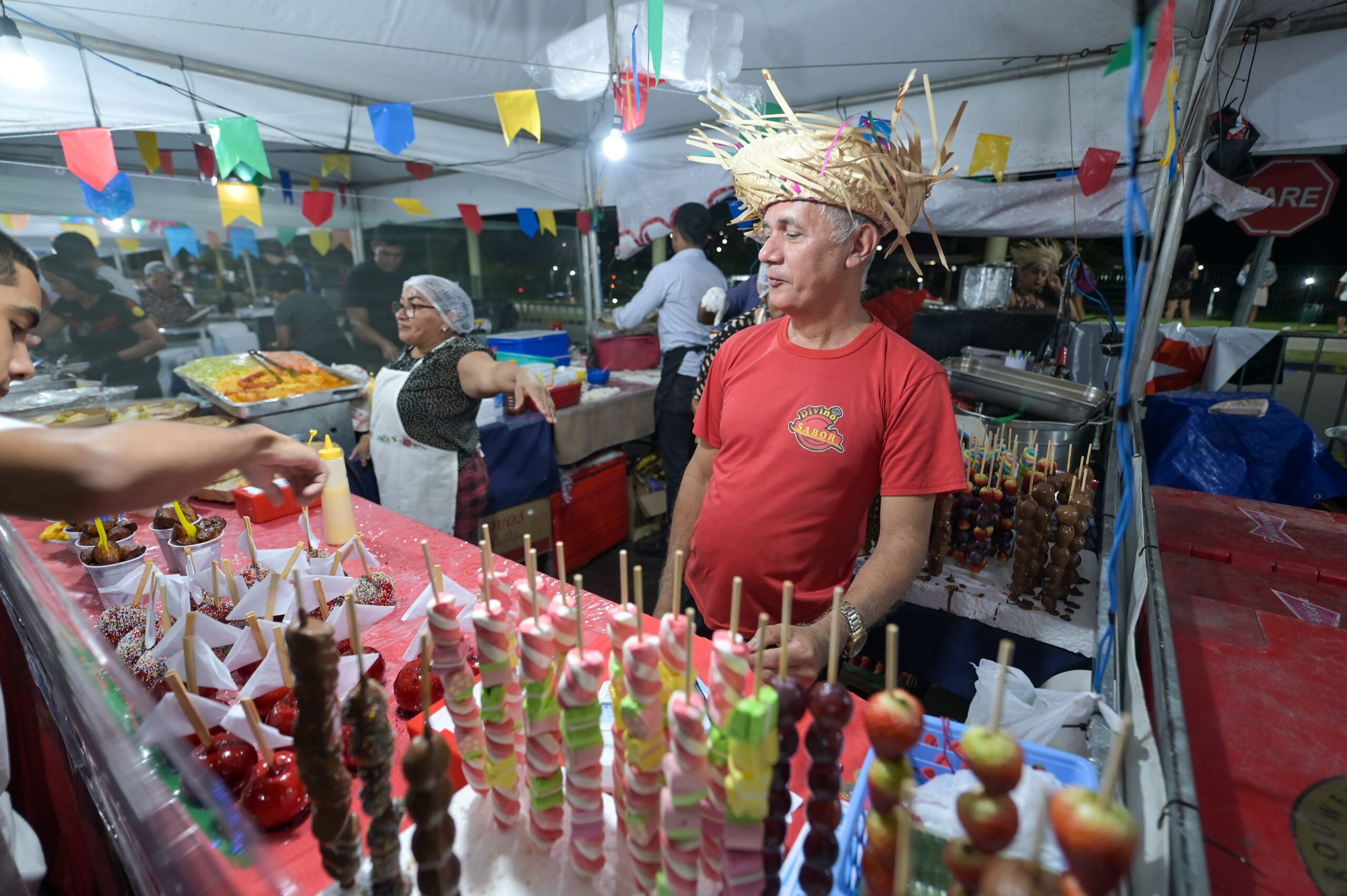 Shows gratuitos quadrilhas e barracas comidas típicas são