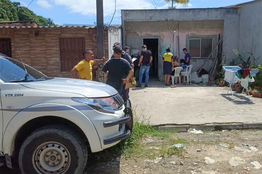 Criminosos invadem residência e executam três pessoas no bairro Cidade