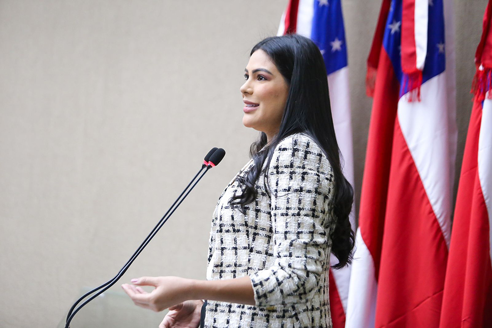 Mayra Dias Apresenta Pl De Incentivo Amamenta O No Primeiro Dia Ap S