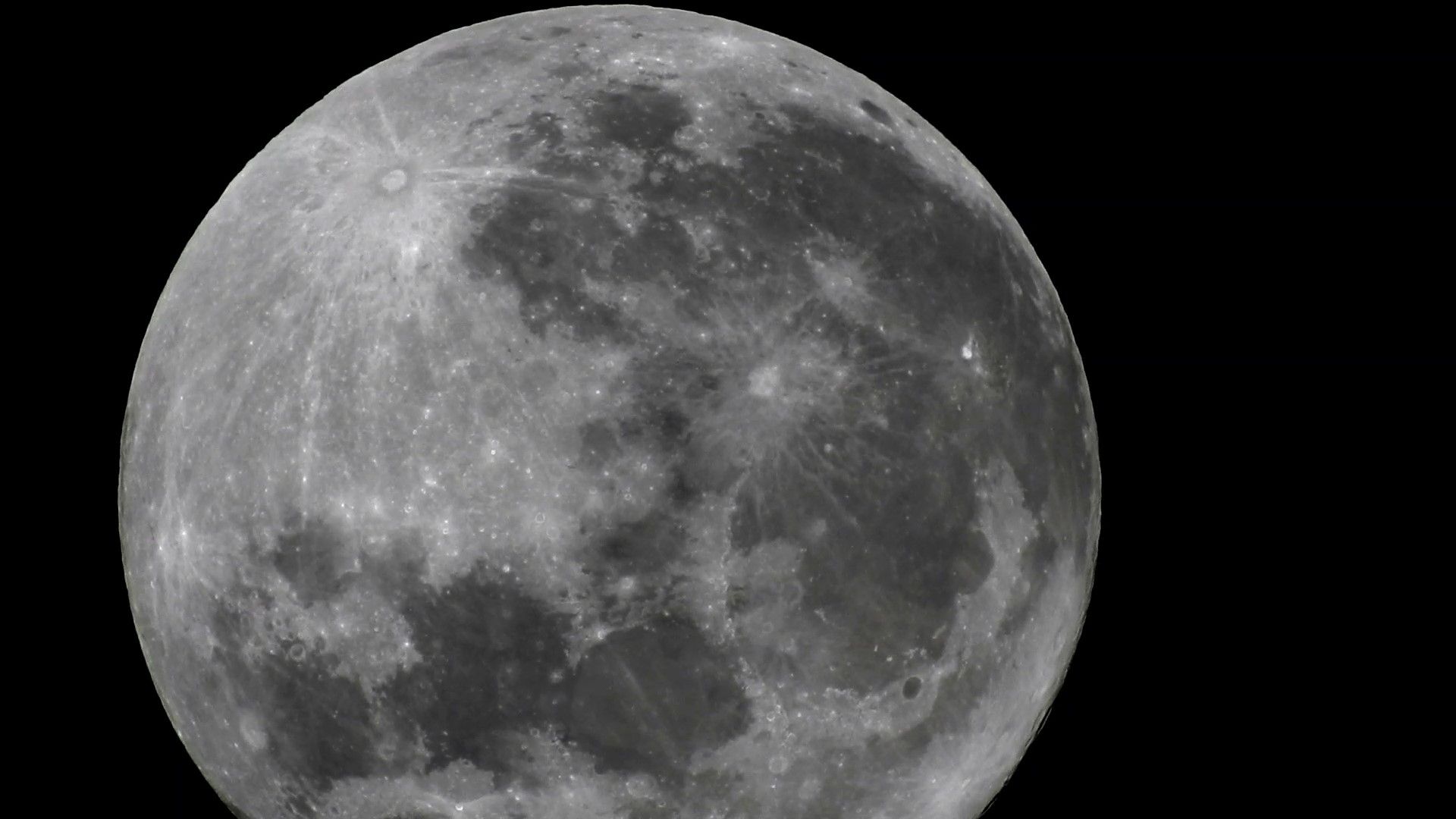 Primeira superlua de agosto iluminará o céu noturno na terça-feira (1º) 